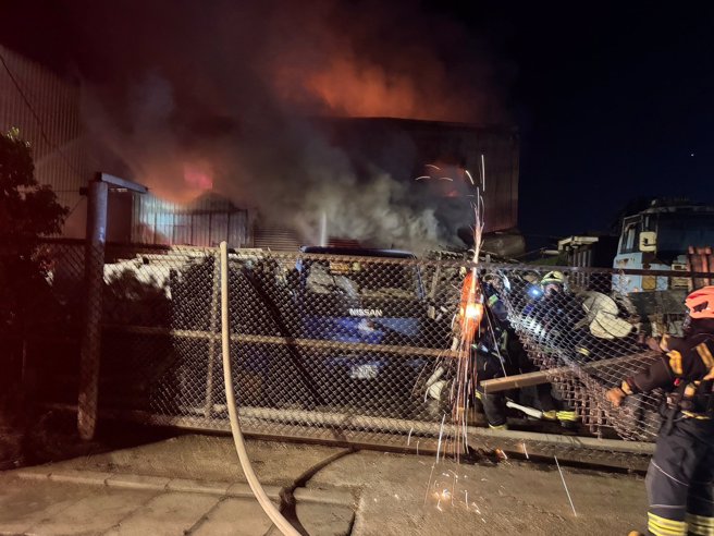 桃园市中坜区山佳二路109巷惊传火警！（图／简铭柱翻摄）