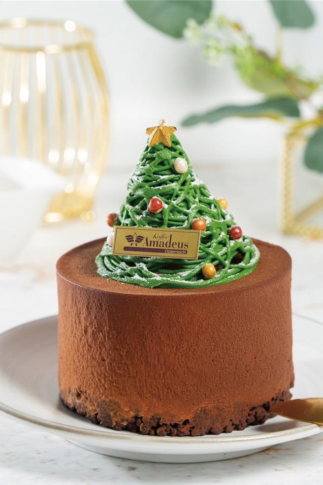 SOGO復興館Kaffee Amadeus杏仁黑可可4吋，660元。（SOGO提供）