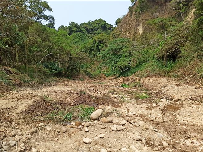 田中鎮內灣坑溪未整治前。（林業及自然保育署南投分署提供／葉靜美彰化傳真）