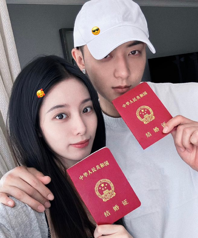 黃子韜、徐藝洋宣布已領證結婚。（圖／翻攝自黃子韜、徐藝洋 微博）