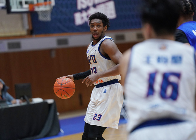 虎尾科大喬納森UBA公開男一級113學年新賽季首場即繳26分、20籃板的「雙二十」數據。（大專體總提供）