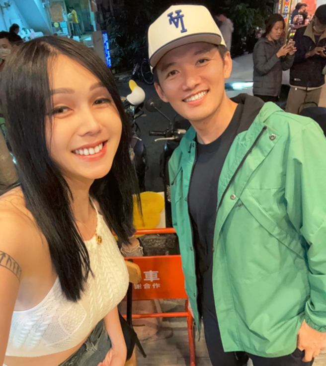 巴逆逆(左)与台南Josh(右)。（图／取自巴逆逆脸书）