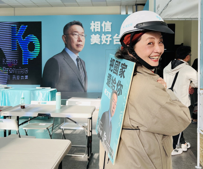 民眾黨創黨元老「大媽老司機」朱蕙蓉。（圖 / 取自朱蕙蓉臉書）