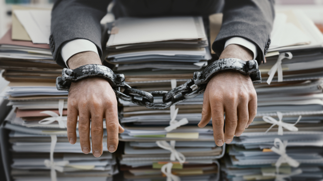 有网友透露自己的工作十分无聊，月领4万多感觉每天都在耍废、没有成就感，因此打算要转职。（图：shutterstock／达志）