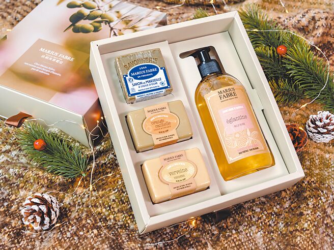 法铂幸福圣诞星光礼盒，售价不到1000元，自用送礼都适合。（法铂提供）