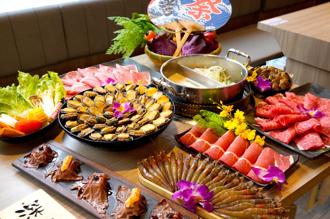 吃鍋證件中2碼爽嗑鮑魚、帆立貝 和牛吃到飽800有找