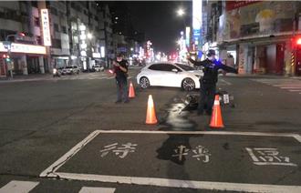 轎車撞機車 高雄翁飛噴撞擋風玻璃！影片曝光