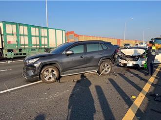 國道1號上演「碰碰車」 ！台南仁德段4車追撞1人傷