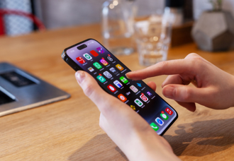 省電把iPhone App關掉有用？專家：電池壽命恐更差