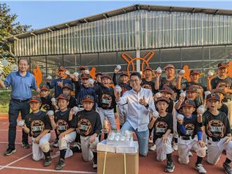 12強奪冠喜悅  台南民代改捐贈棒球