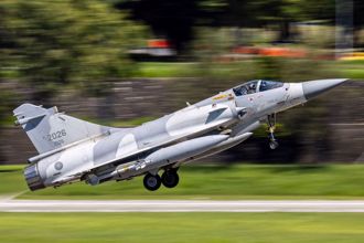 爭取第一時間攔截！空軍罕見調派6架幻象2000戰機進駐清泉崗 