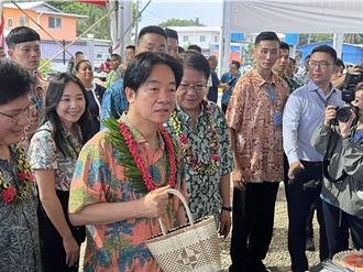 賴清德訪馬紹爾逛市集  喝林投果威士忌給4字評價