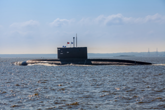 離台灣超近！日本證實俄潛艦首度行經沖繩西南方海域