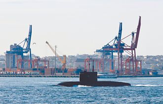 俄潛艦航行南海 菲軍機艦追蹤