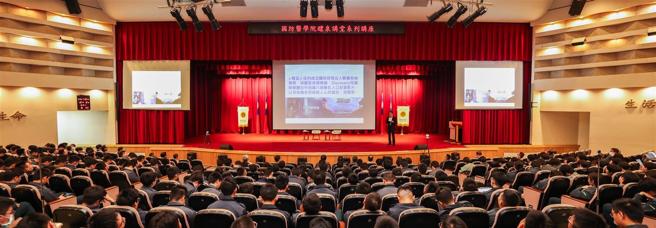 中华安得烈慈善协会执行长罗绍和受邀在国防医学院醴泉讲堂演讲，全场座无虚席，好评如潮。（记者李采霖摄）