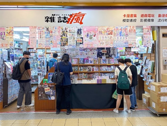 「疯杂志」爆出男店员在门市打烊后，拉下铁门全裸自拍遭调离现职。（图／翻摄自Google Map）