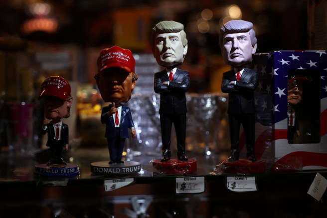 英国《金融时报》12月2日报导注意到，随着美国当选总统川普威胁将在就任第一天对中国、加拿大和墨西哥加徵关税，来自上述三国的出口商正寻求将货物提前发往美国。（图/路透社）