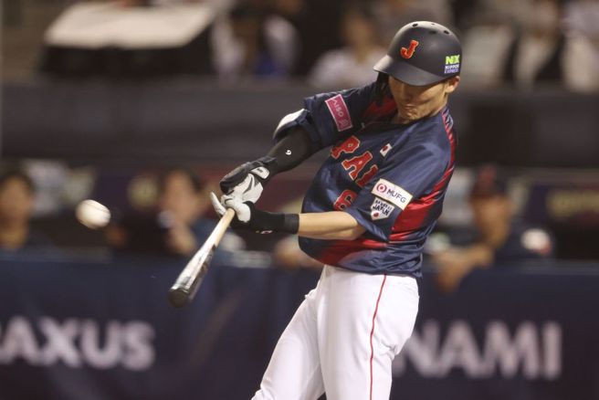 日本队源田壮亮对中华队敲出阳春全垒打。（资料照，杜宜谙摄）