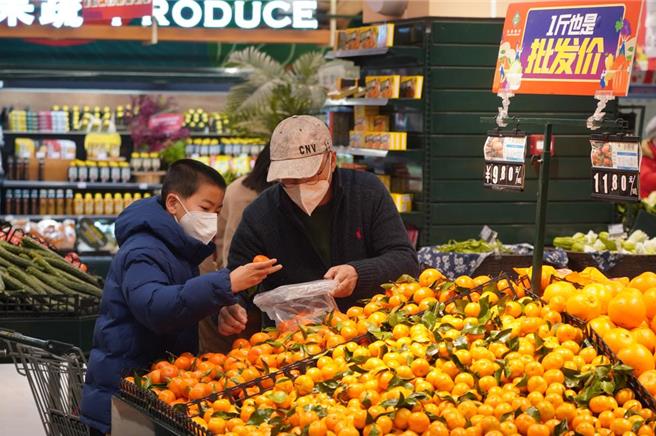 为推动批发零售业高品质发展，降低全社会物流成本，大陆商务部等9部门制定「完善现代商贸流通体系」相关行动计画。（摘自中新社）