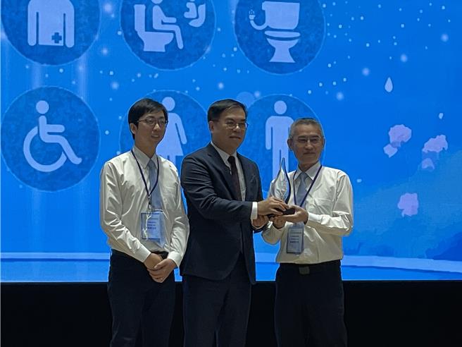 环境部长彭启明3日分享，环境部加强管理全国4万余座公厕，改变不乾净的既定印象，这次获奖的厕所甚至可能比自家厕所乾净。（蔡佩珈摄）