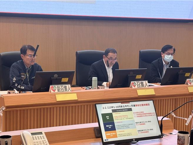 新北市政府3日舉行道路交通安全會報，國立陽明交通大學區域運輸發展研究中心邱裕鈞博士做專案報告。（高鈞麟攝）