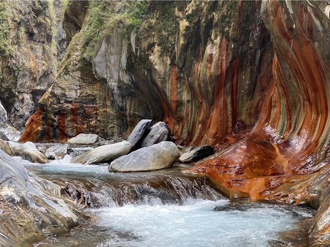季节限定秘境哈尤溪，今年因颱风及山区雨势响，游程预约网站暂停开放。（屏东县政府提供／罗琦文屏东报导）