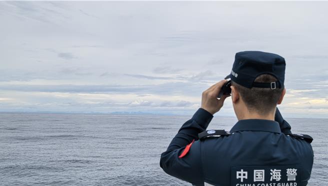 大陆海警表示菲律宾船只非法聚集鲎藤礁 採取必要管控措施。图／中国海警局