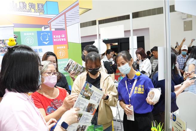 高雄一日农夫体验趣，体验不一样的田野魅力。（高雄市农业局提供／林雅惠传真）