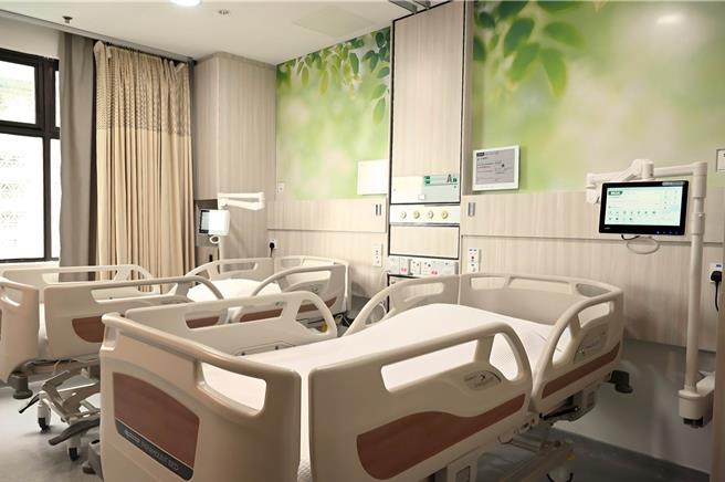馬來西亞馬六甲仁愛醫院的智慧病房，是馬來西亞全國第一間智慧病房，結合台灣多項醫衛公司產品建置。（長庚醫院提供）