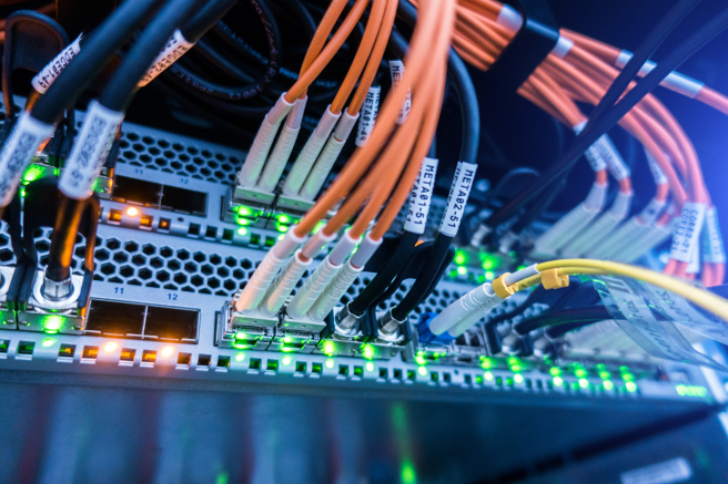 芬兰11月中旬一条连结德国的海底电缆发生断裂情形，本月初再传与瑞典之间的光纤电缆断裂，这次是陆缆出状况。（示意图：shutterstock／达志）