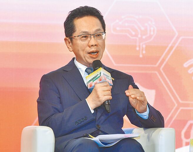 柜买中心董事长简立忠。图／王德为