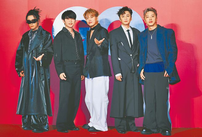 「超杀男团」Energy成员Toro（左起）、牛奶、阿弟、书伟、坤达2日帅气现身时尚活动。（陈俊吉摄）