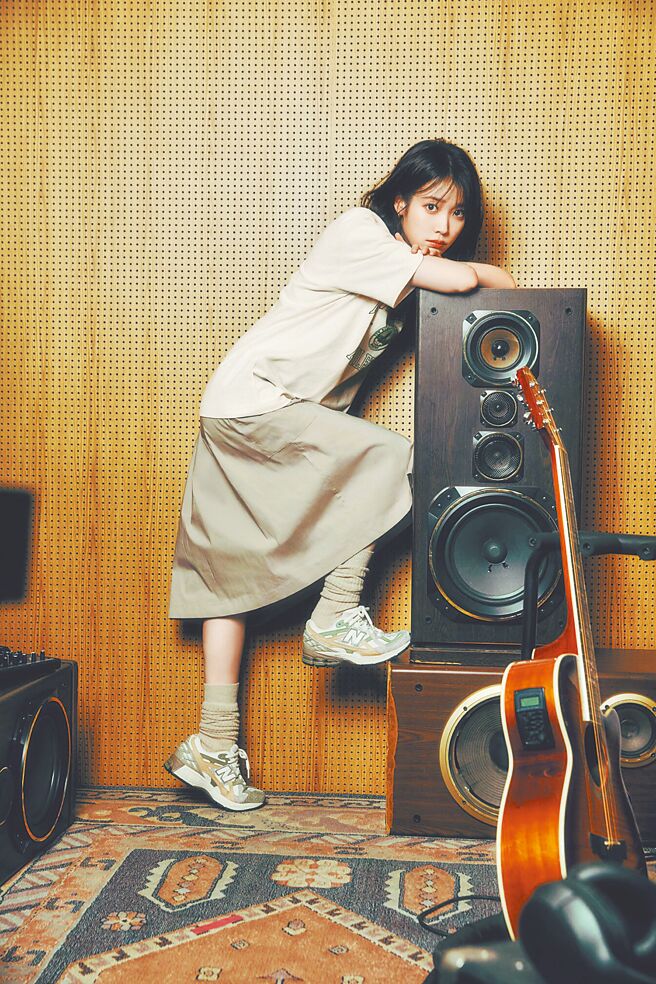 New Balance 1906R M1906NE中性款，4880元。（New Balance提供）