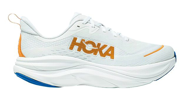 HOKA Skyflow霜白色／金，5280元。（HOKA提供）