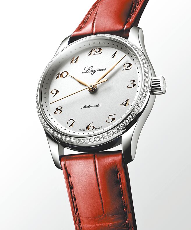 浪琴新款巨擘系列Master Collection不锈钢镶钻女表，红色鱷鱼皮表带款，17万2000元。（Longines提供）
