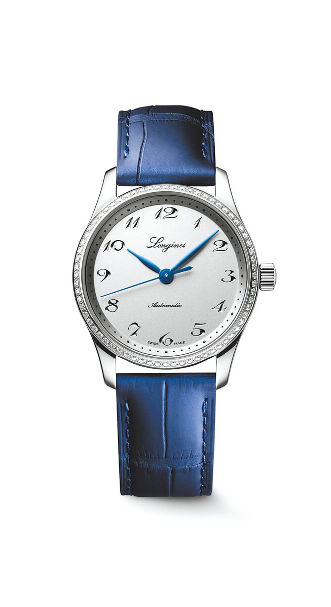 浪琴新款巨擘系列Master Collection不锈钢镶钻女表，蓝色鱷鱼皮表带款，17万2000元。（Longines提供）