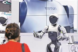 挑戰馬斯克！華為人形機器人最快明年量產 