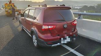 國4潭子高架離奇墜橋！ 男子摔落20米下方「轎車頂」 全身骨折送醫