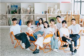 校园帅哥美女当模特 辅大2025月历顏值惊艷全场