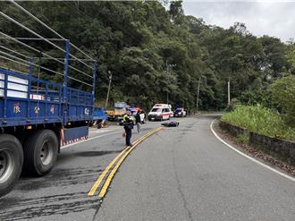 北宜机车自摔衝对向车道 遭大货车撞击当场无生命迹象