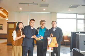 鍾東錦訪南京 招手台商投資苗栗