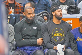 NBA》詹皇累了 三分連19投落空