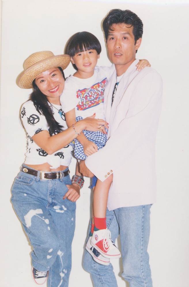  比莉与儿子周汤豪和前夫周禹侯昔日一家三口合照。（图／中时资料照）