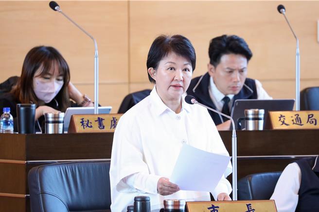 台中市长卢秀燕4日指出，今年跨年晚会邀请人气韩国女团mamamoo，因南韩戒严很快结束，跨年晚会完全不受影响。（陈淑娥摄）