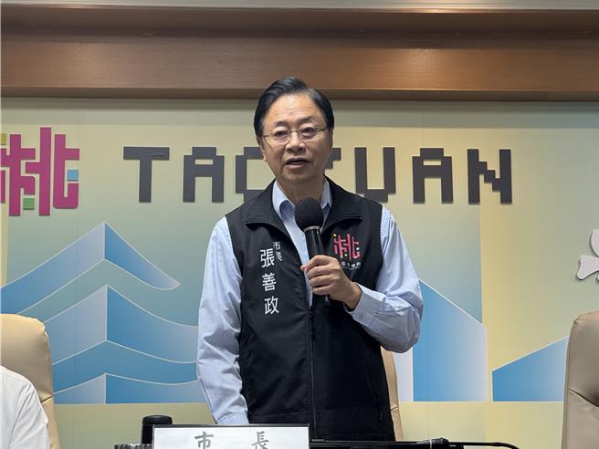 桃园市长张善政4日在市政会议宣布新民立体停车场将以公办都更方式兴建指标性的2栋大楼。(蔡依珍摄)