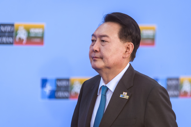 戒严令让韩国民眾全气炸。（示意图，shutterstock／达志）