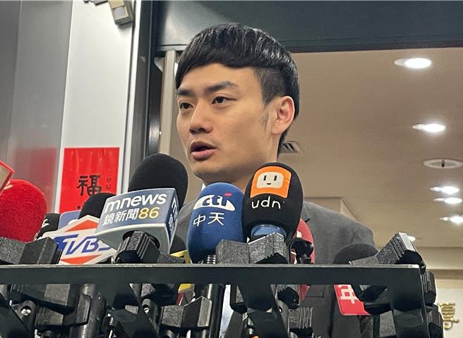 台北市政府发言人殷玮4日表示，双城论坛即将于12月17日举办，上海方来台最高官员层级为上海市副市长华源，上海团也将于12月16日抵台，17日论坛结束后就会返回上海。（刘彦宜摄）