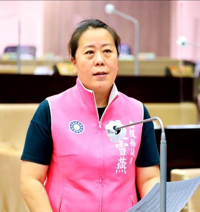 南投县议会4日证称收到内政部来函要求将史雪燕解职；史雪燕是否提诉愿？史雪燕称人在国外，等回国看到公文再说。（史雪燕提供／杨静茹南投传真）