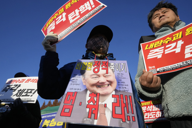 韩国总统尹锡悦6小时戒严闹剧之后，民怨升至最高级。（图／美联社）