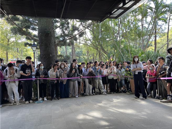 奧運名將馬龍、楊倩等，還有近期爆紅的彭弋航都是鎂光燈焦點，馬龍所到之處皆有粉絲群聚迎接。（王惠慧攝）